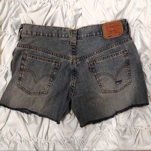 Levi’s cutoff summer denim shorts size 6